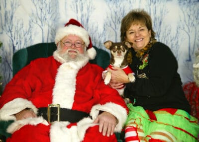 Photos with Santa and his elves @ The Giving Closet